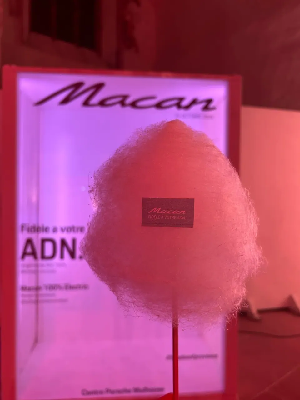 Barbe à papa NUAGE rose au lancement du Macan 100 % Electric, Centre Porsche Mulhouse