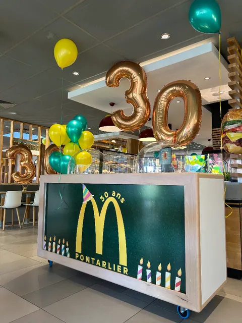 Animation barbe à papa sans sucre pour les 30 ans du McDonald's de Pontarlier