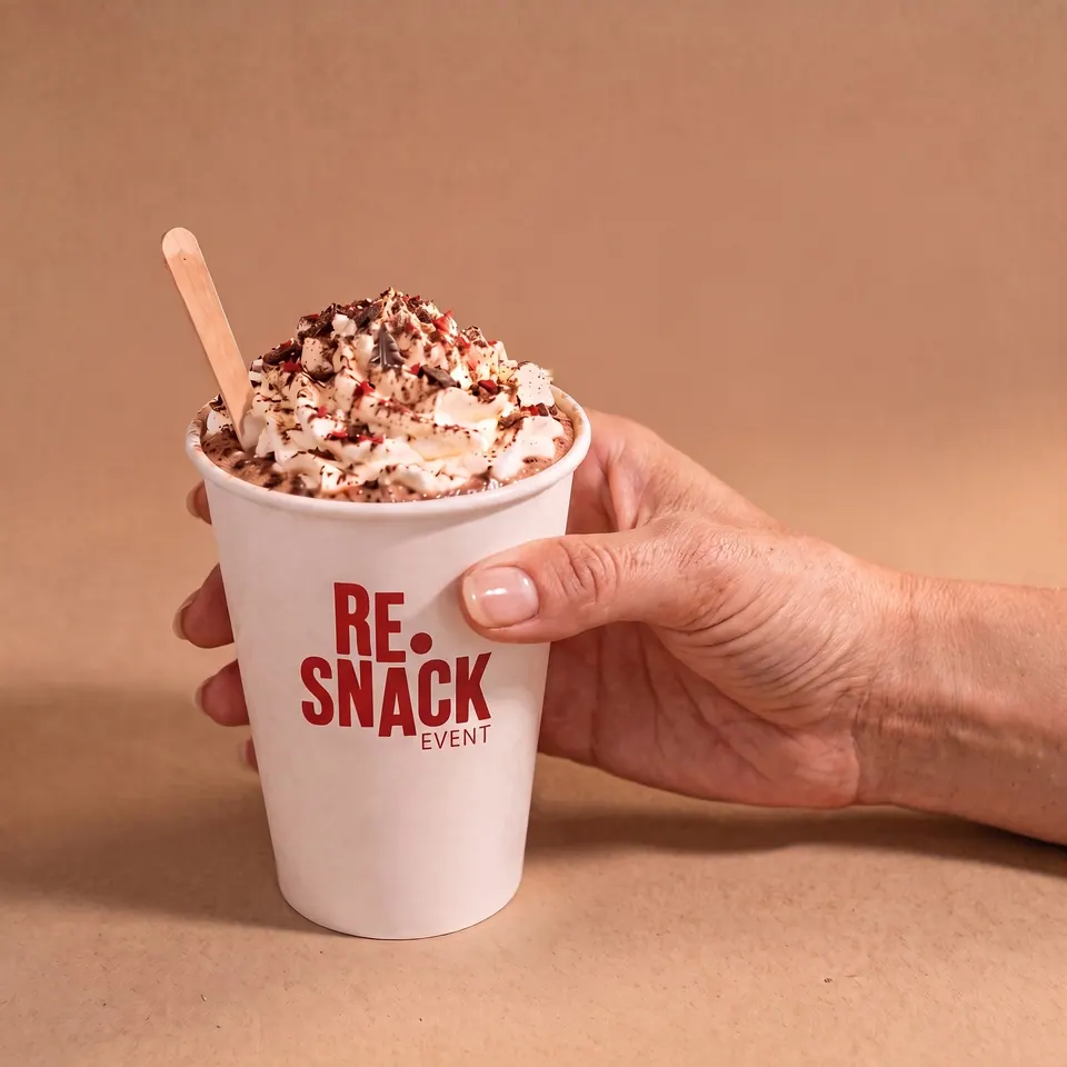 Chocolat chaud Signature, chantilly et cup personnalisée