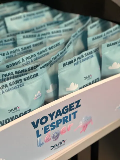 Panier d'ouvreuse rempli de sachets Divia